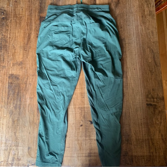 Lululemon dance pants (early version 2018, green, size 8) - Picture 2 of 7